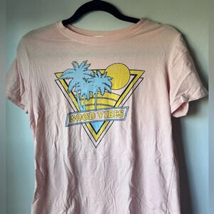 Tres bien size M t shirt Good Vibes beach graphic T made in USA